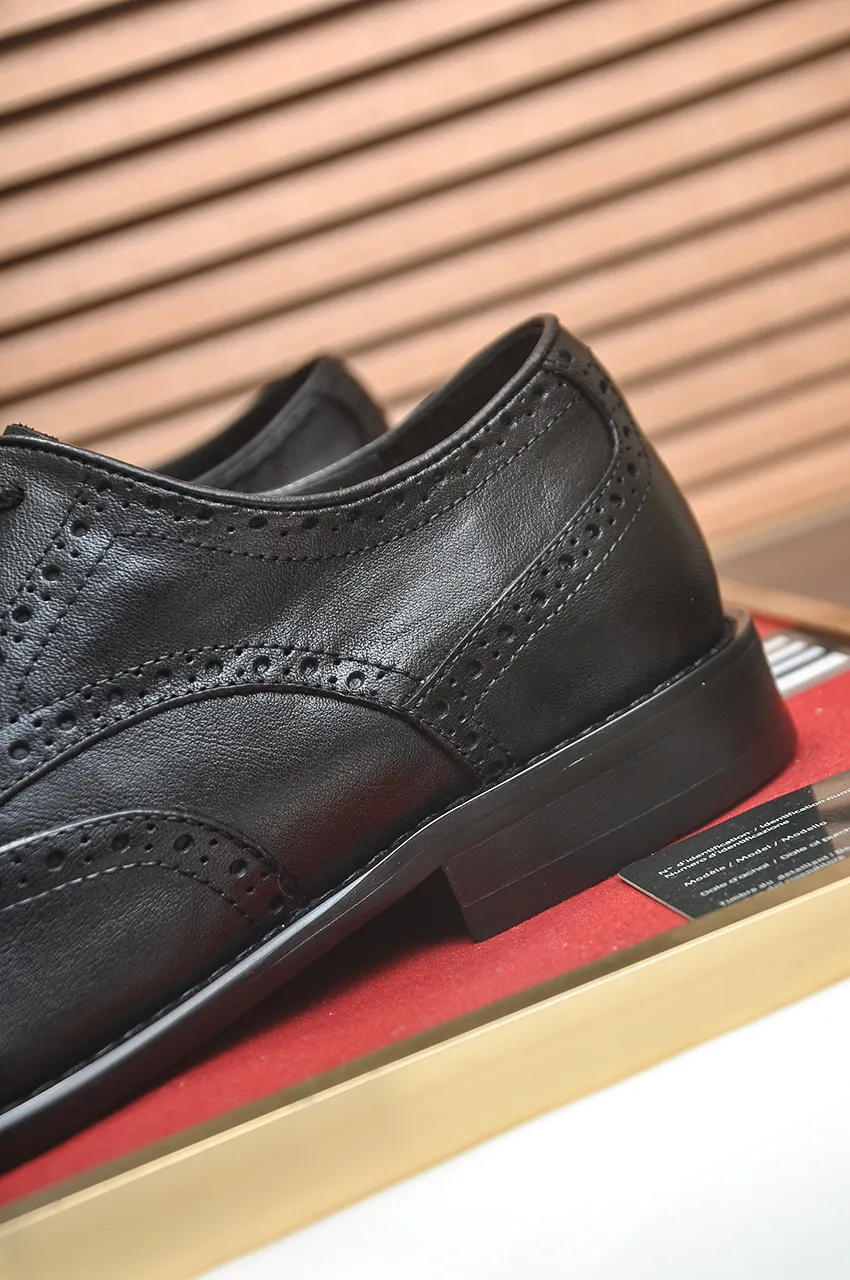 Men's shoes 💰580💶 Brand: GUCCI (Gucci) Standard code: Men's code 38/44 (45 can be customized) Grade: Same as the official website Original quality Material: Original cowhide Water-dyed cowhide lining Original rubber outsole Style category: Men's fashionable casual leather shoes Distinguished big-name luxury elements Top luxury Color: Actual picture
